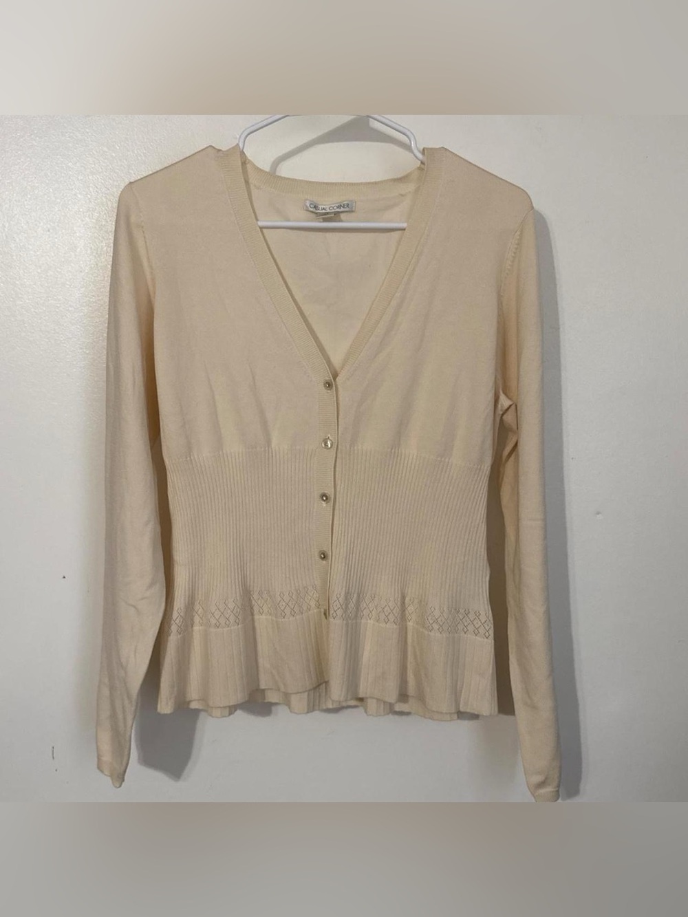 Casual Corner Vintage Cream Cardigan Sweater V-Neck Ribbed Waist